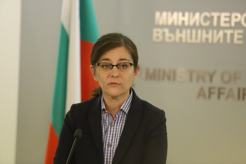 Министърът на външните работи Теодора Генчовска ще участва в извънредната