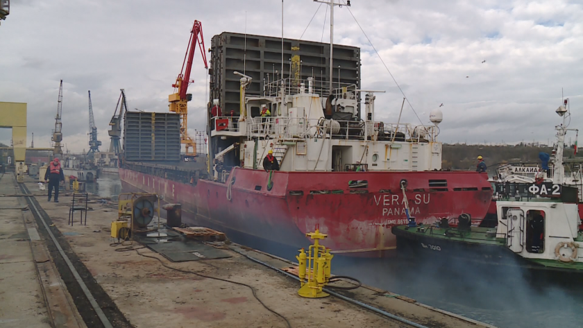 Помните ли сагата с кораба &bdquo;Вера Су&ldquo;? Съдбата му още