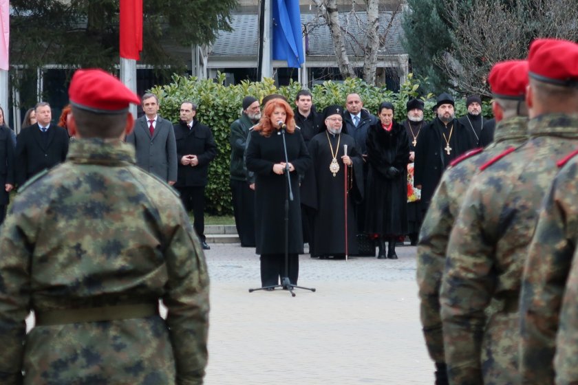 Йотова: Не е редно руският посланик да праща свои заместници да дават обяснения в МВнР