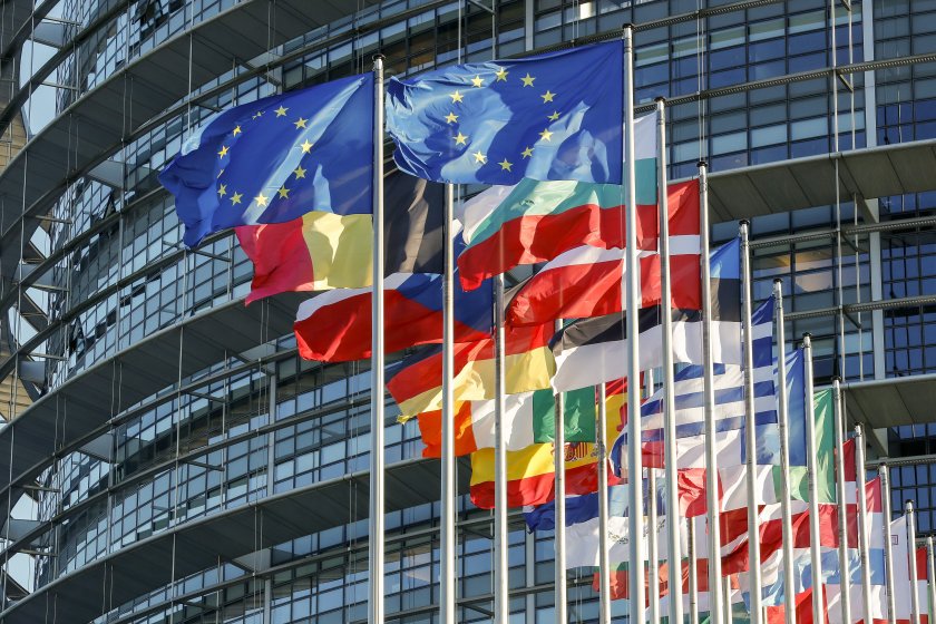 Европейският парламент иска забрана на златните паспорти и специфични правила