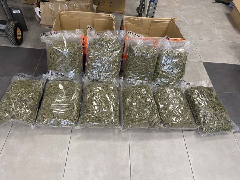 Συνέλαβαν συνολικά 18 κιλά μαριχουάνας σε δύο αποστολές courier στην Ελλάδα – σε όλο τον κόσμο και στη χώρα μας