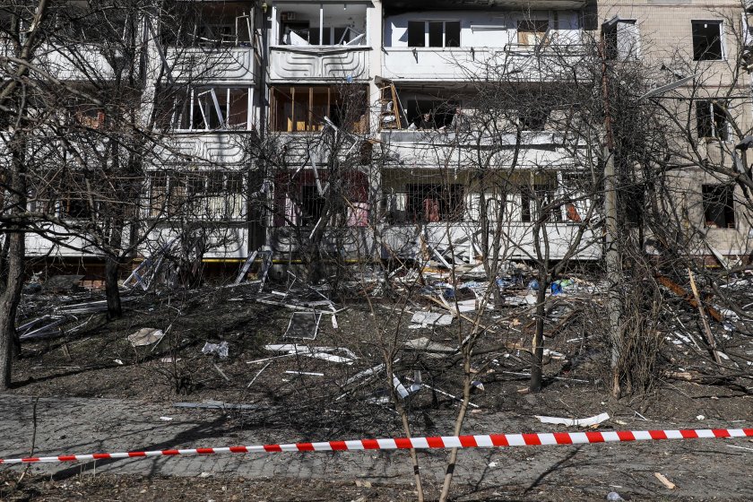 Снимка: Нови експлозии в Киев, засегнати са жилищни сгради