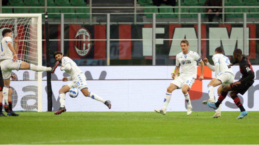 Милан увеличи преднината си на върха след минимален успех над Емполи