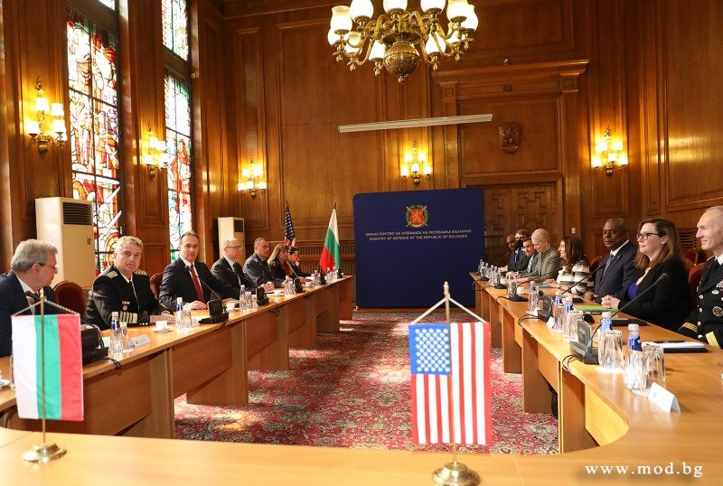 След срещата с премиера Кирил Петков американският министър на отбраната