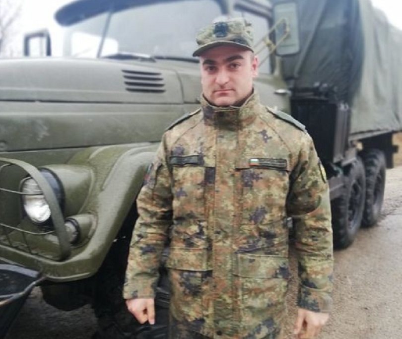 Редник Марио Пейчев, военнослужещ от 3-то бригадно командване от състава
