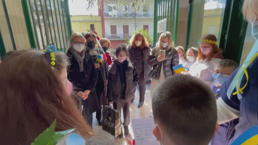 Топло посрещане на украински деца в италиански училища. Децата, принудени
