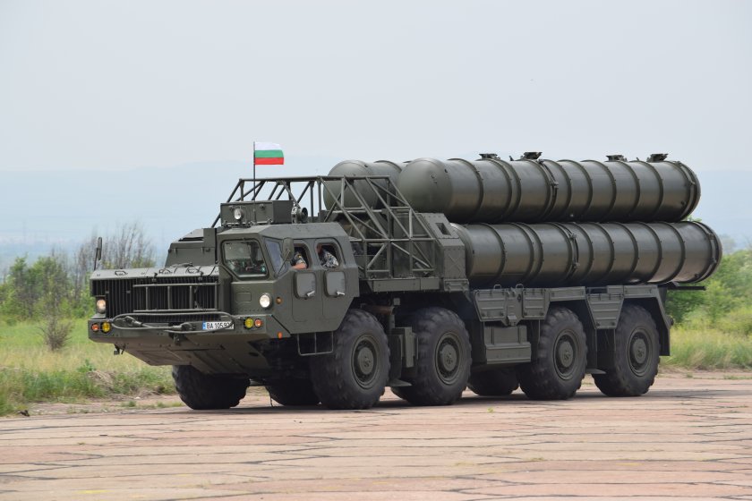 Ракетните комплекси C-300 са основен елемент от българската противовъздушна и