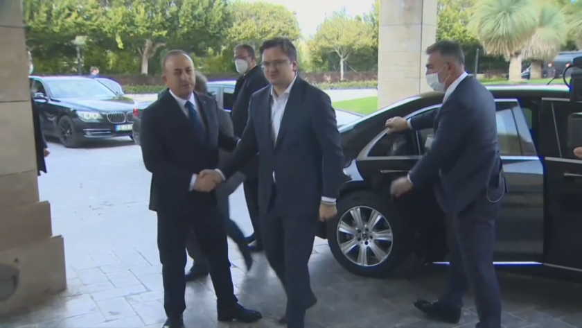 Най-малко трима души - сред тях и дете, са загинали