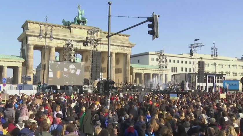 С масов концерт Берлин изрази своята солидарност с Украйна.Публиката надхвърли