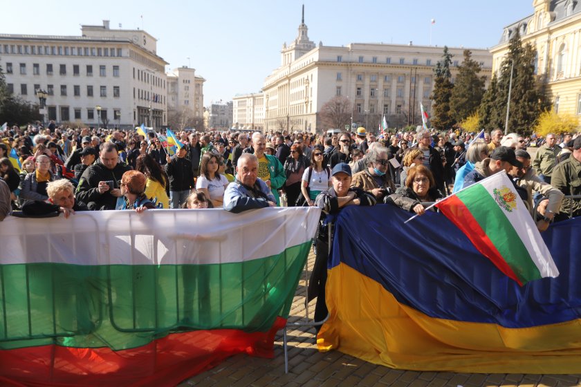 Благотворителен концерт в подкрепа на Украйна се провежда на площад