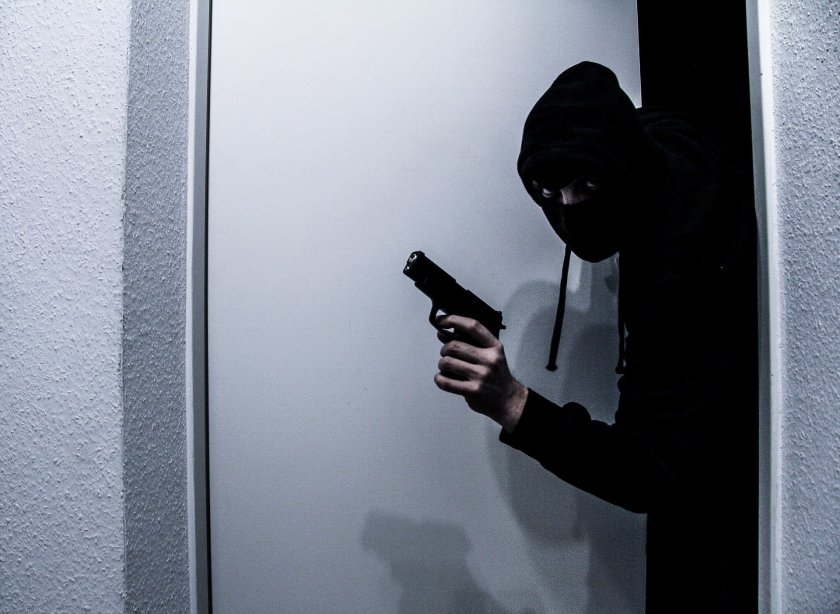 банкови обири български заложници пистолет играчка червен пипер