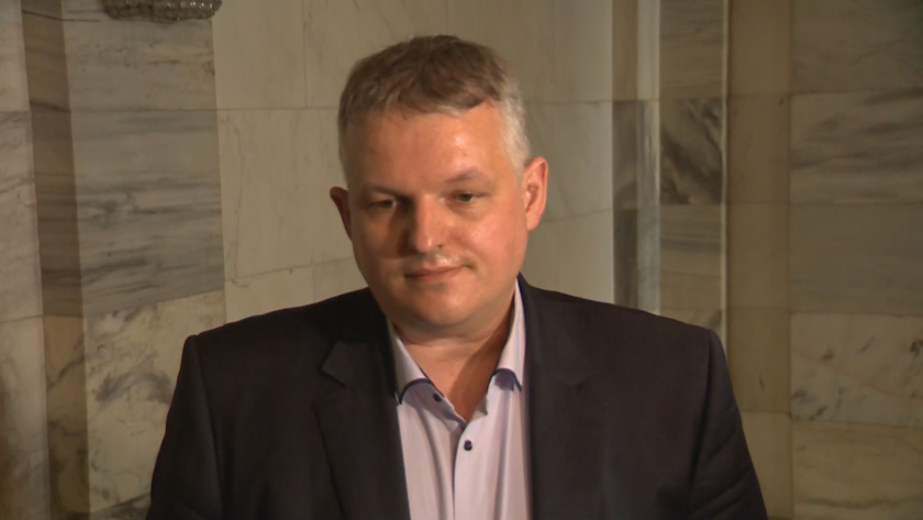 На 1 април носенето на маски ще бъде пожелателно. Това