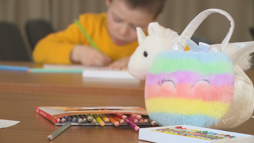 Близо 100 деца, избягали с родителите си от войната в