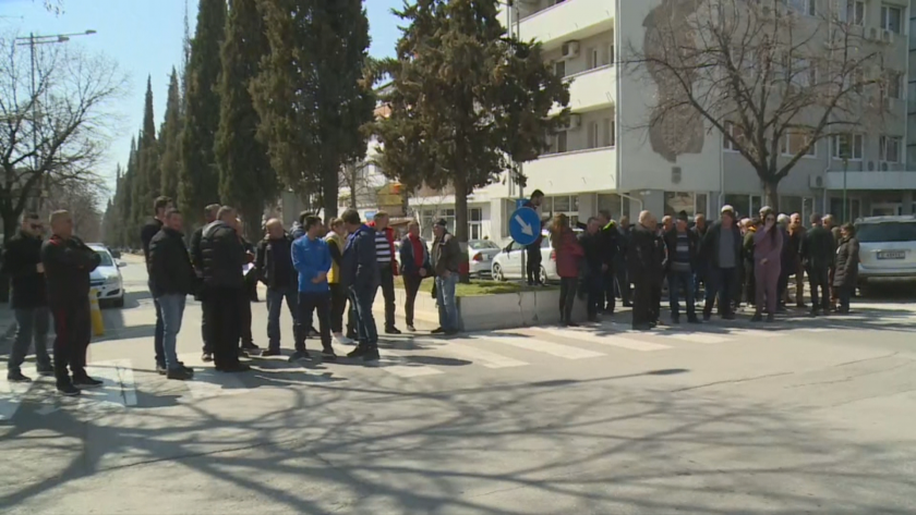 Животновъди от Сандански на протест заради забрана да пускат на