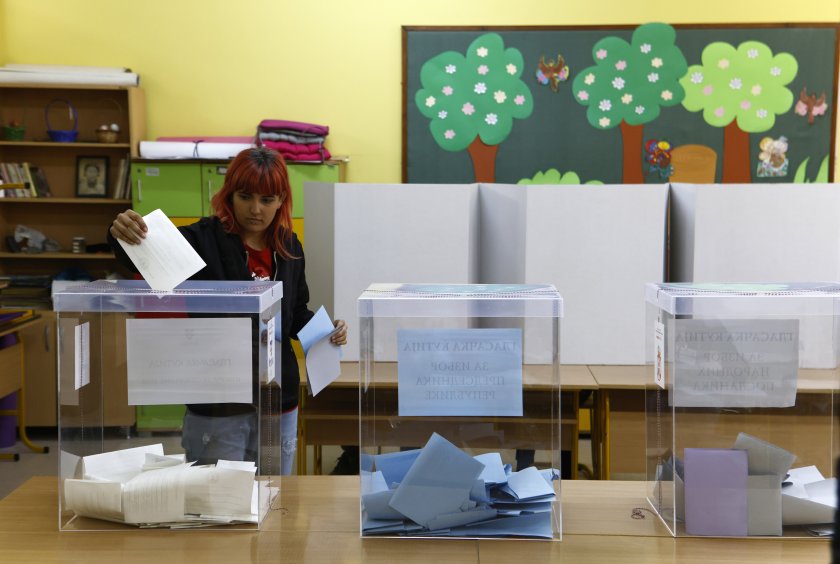 От нашите пратеници: Сърбия гласува в избори 3 в 1