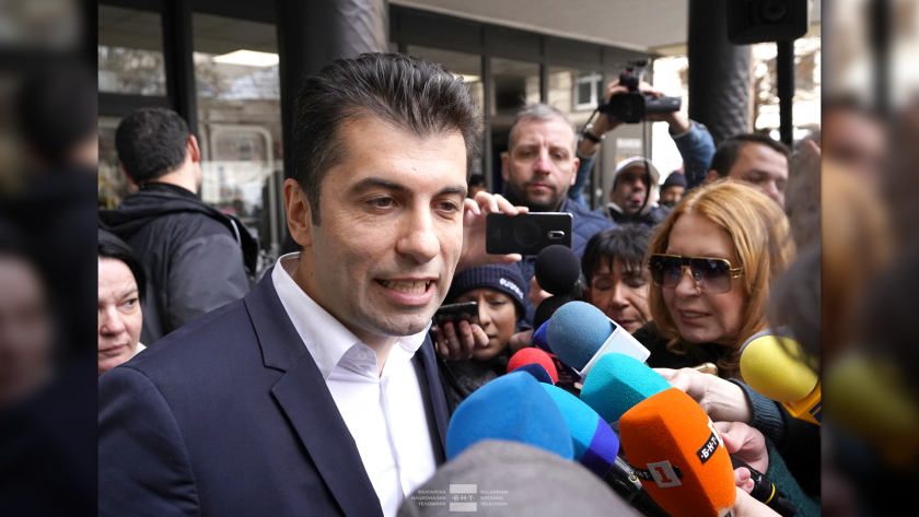 Повече от два часа и половина продължи разпитът на премиера