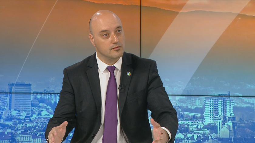 Атанас Славов, ДБ: Изпращането на оръжие за Украйна не е включване във войната