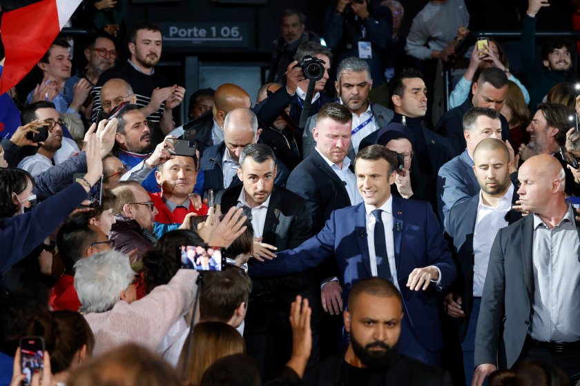 Предстоящи избори и във Франция. Президентът Еманюел Макрон проведе първия