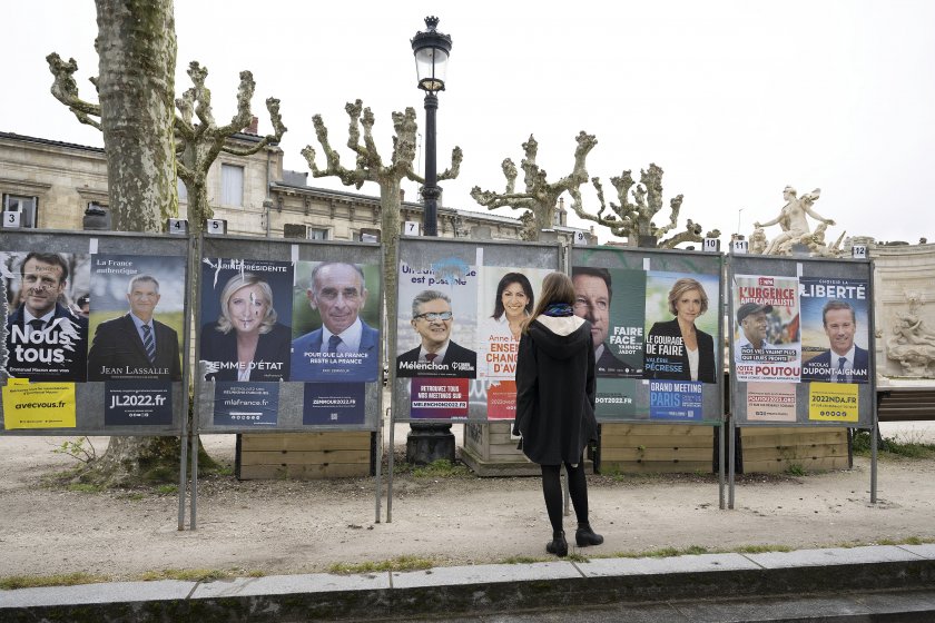 Дни преди президентските избори във Франция остава прогнозата, че първият