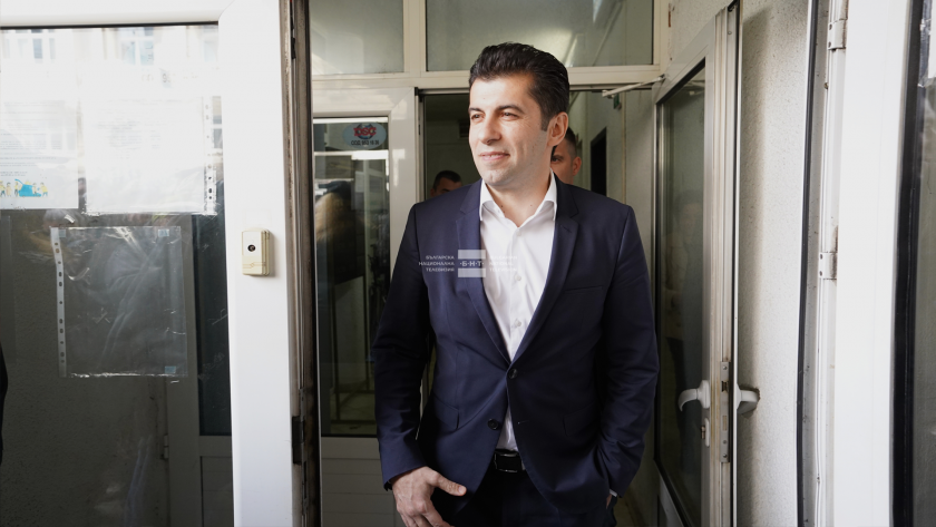 Повече от два часа и половина продължи разпитът на премиера