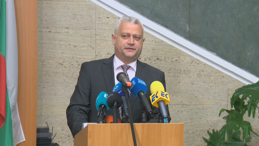 Зам.-министърът на правосъдието Емил Дечев дава изявление по повод оповестения