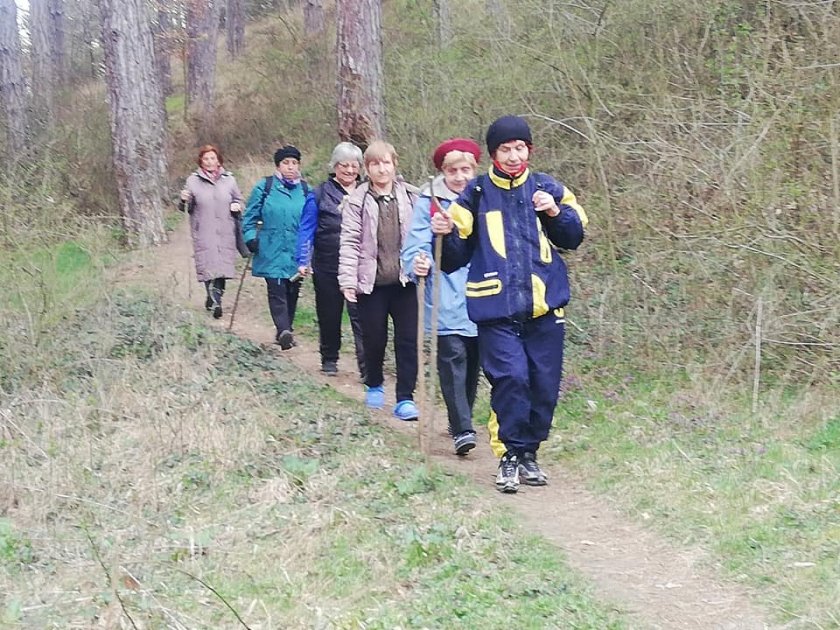 Ветераните от дружество "Айгидик" почистиха туристическа пътека край Благоевград