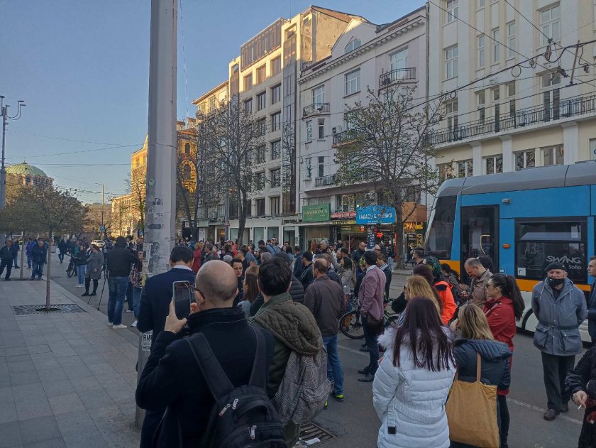 Протест "Правосъдие без каскет" се провежда пред Съдебната палата в София