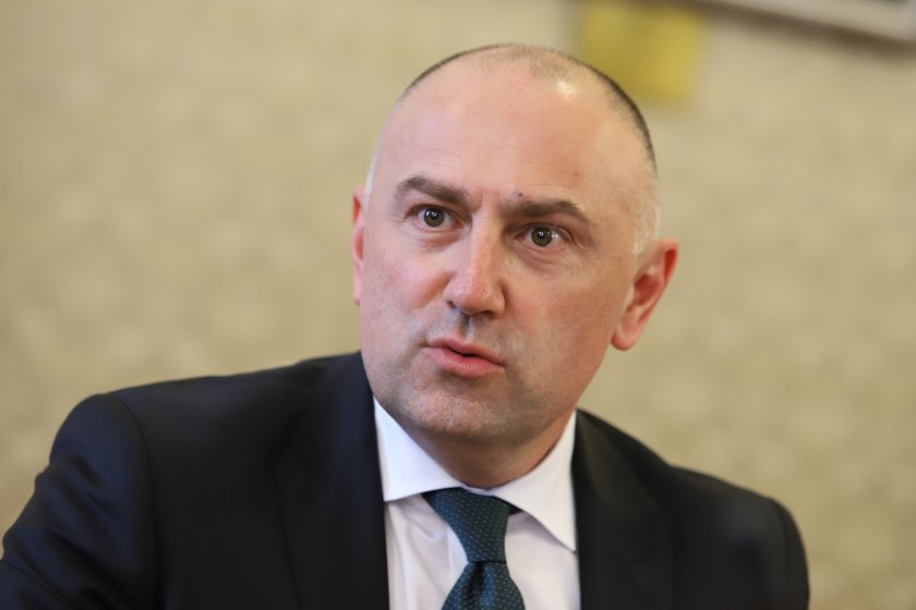 Депутатът Любомир Каримански е получил вчера заплашителен SMS да се