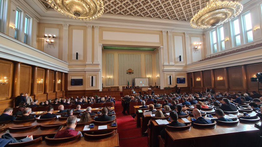 ГЕРБ поискаха оставката на кабинета от парламентарната трибуна