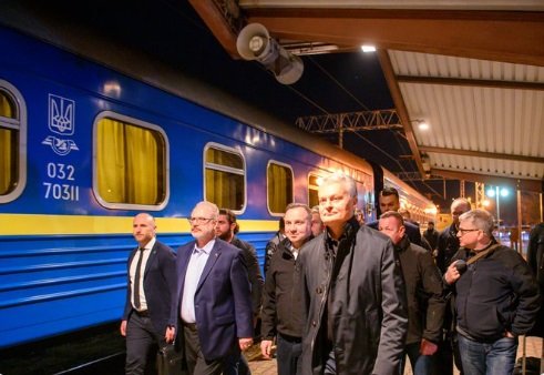 президентите полша литва латвия естония пътуват влак киев