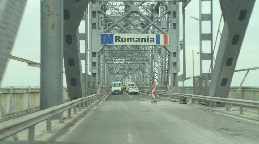 Бусът с нелегални мигранти, който се обърна край Нова Загора, е пътувал към Румъния