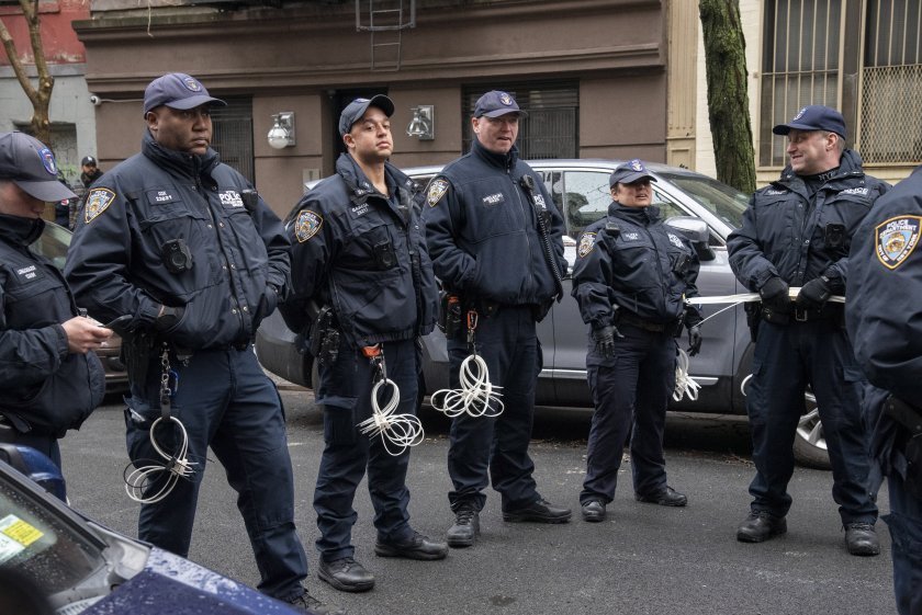 Няколко души са простреляни на една от станциите в метрото