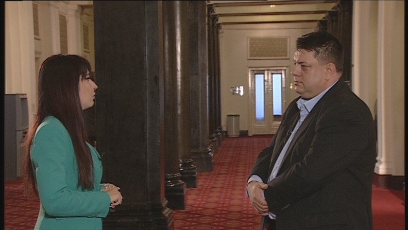 БСП за България няма да подкрепи нито една от двете