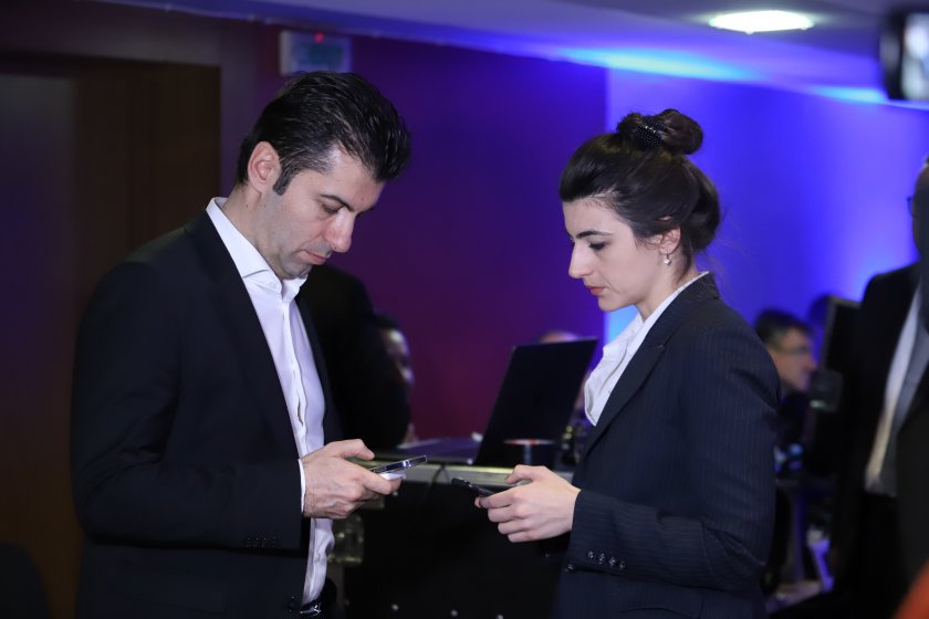 Четири месеца след като влезе във властта Продължаваме промяната става