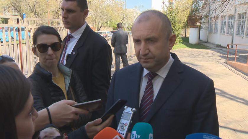 Обстановката е много сложна, но най-важното е нашите моряци да