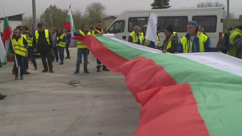 Пътни строители от шуменската фирма „Автомагистрали - Черно море затвориха