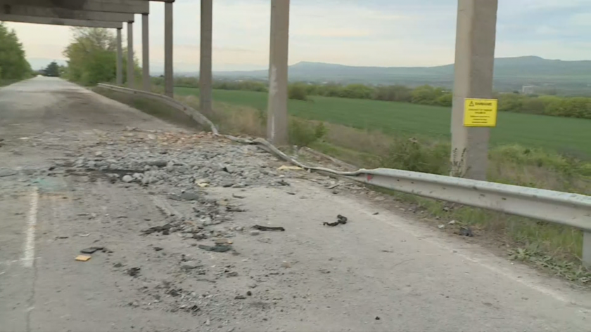 Тежко остава състоянието на двете жени, които бяха затиснати в