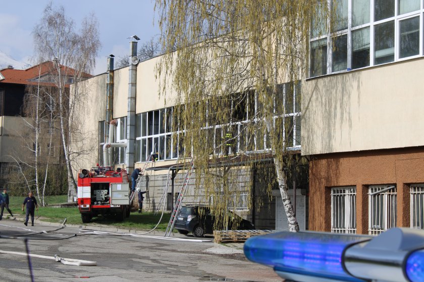 пожар бившия телефонен завод банско
