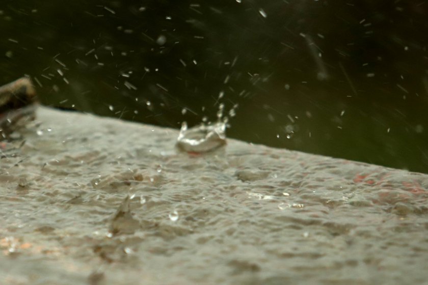 В близките часове главно в Централна, а до полунощ в