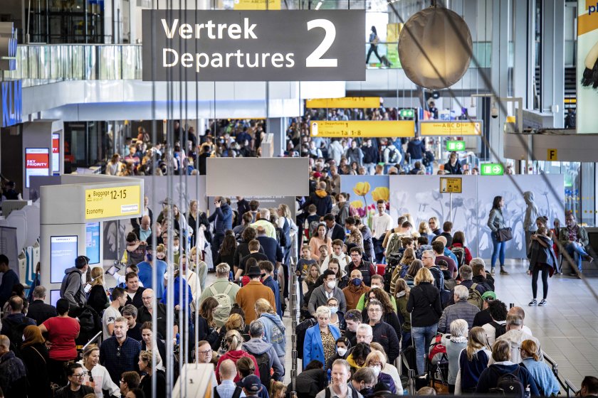 десетки отменени забавени полети амстердам заради стачка