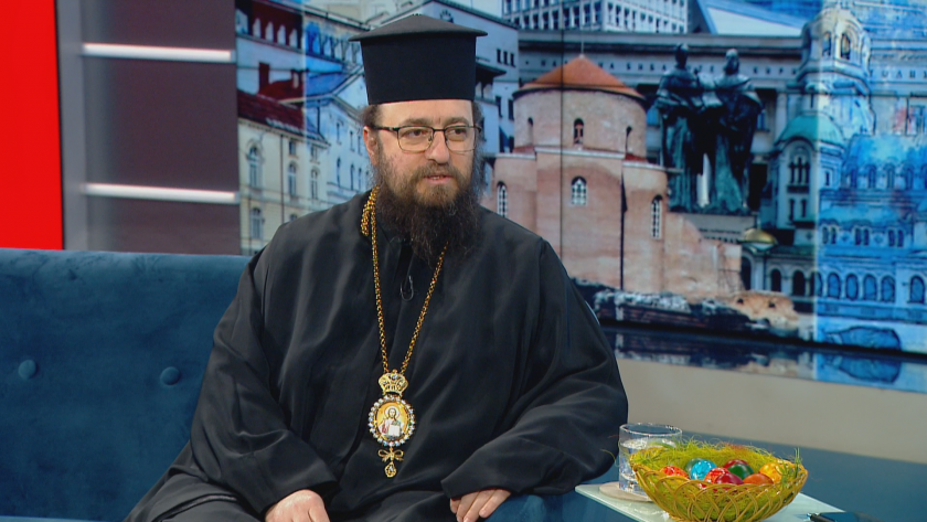 На Велика събота, последният ден от Страстната седмица преди празника