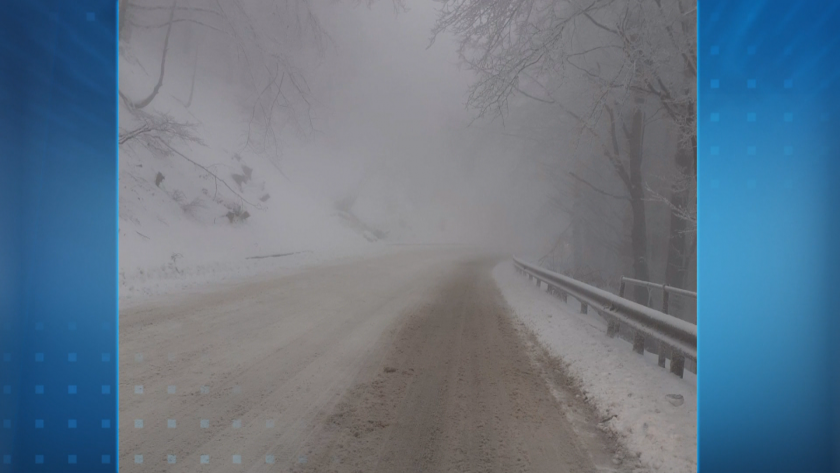 Сняг затвори движението по Троянския проход