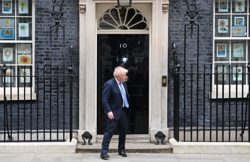 Британският министър-председател Борис Джонсън се извини на британските депутати за
