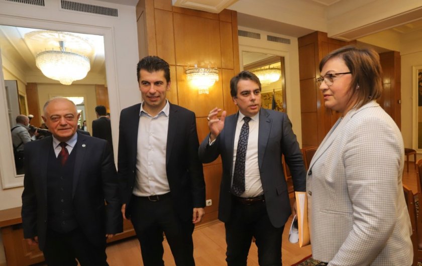 Преди час започна извънреден коалиционен съвет в МС, на който