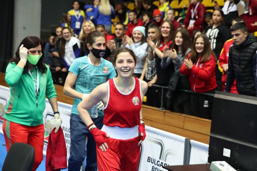 Румяна Александрова донесе пръви медал за България при девойките от Европейското по бокс