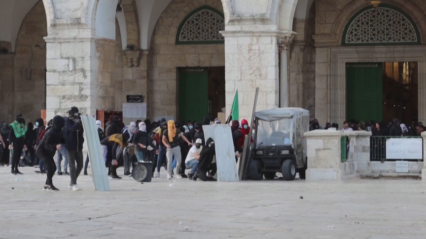 Сблъсъци между израелската полиция и палестинци в района на джамията