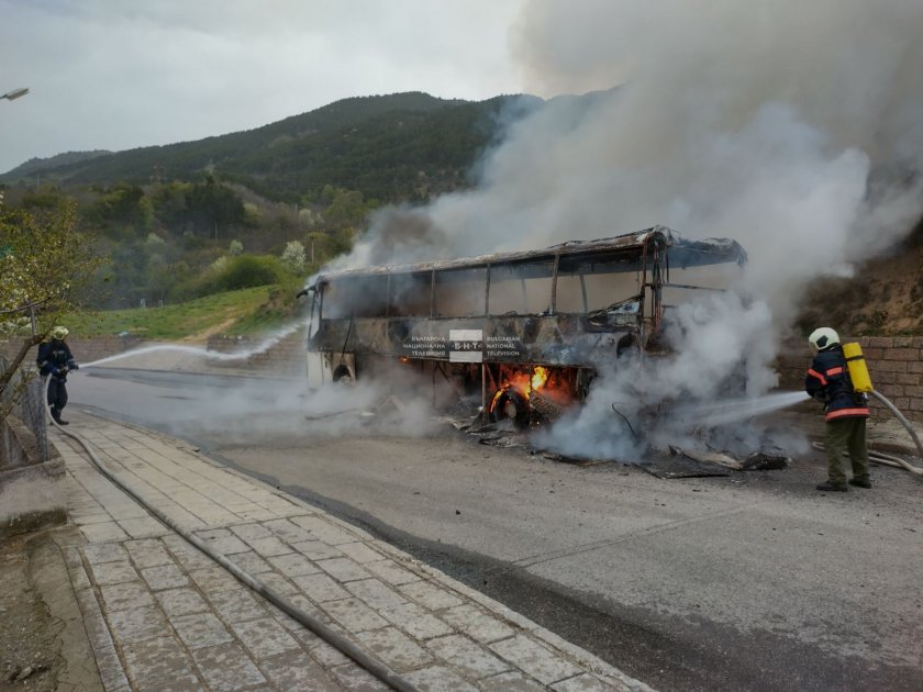 Автобус изгоря близо до Клисура.Най-вероятно техническа неизправност е станала причина