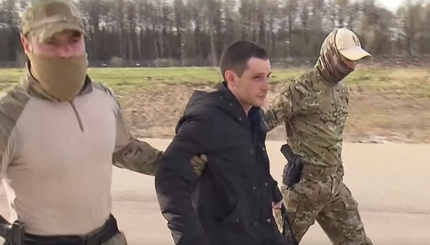 Като в шпионски филм за времената на Студената война: САЩ и Русия си размениха затворници на летище в Турция