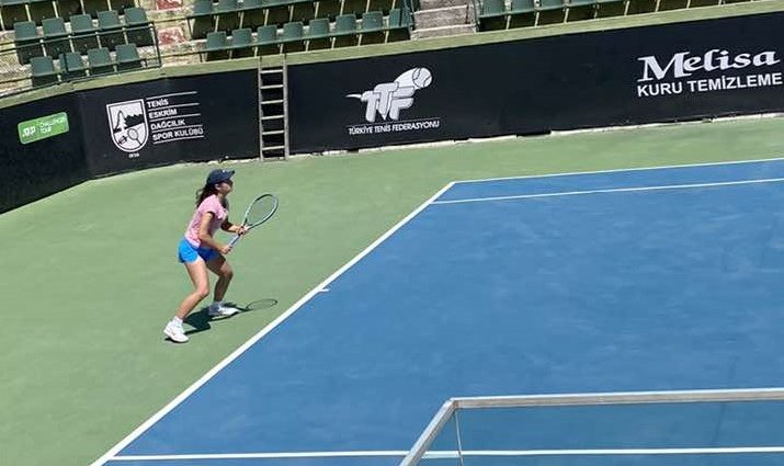 15-годишната Ива Иванова продължава с великолепното си представяне на турнира