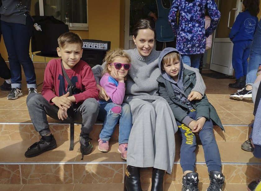 анджелина джоли срещна ранени войната украински деца